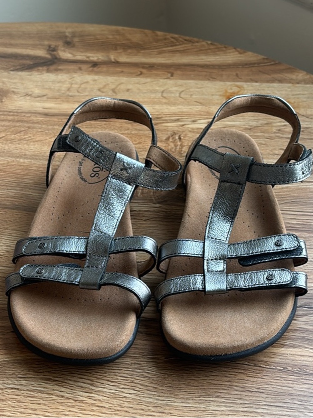NWOT Taos Trophy 2 Leather T-Strap Sandals Size 7 Supportive Arch Comfort (A-8)
